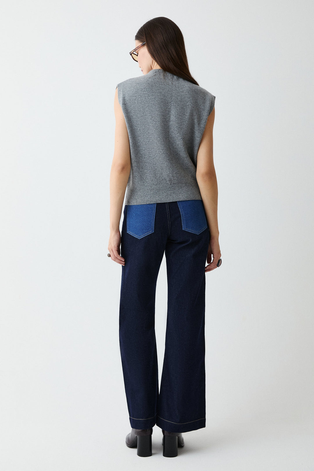Clara Vest Grey